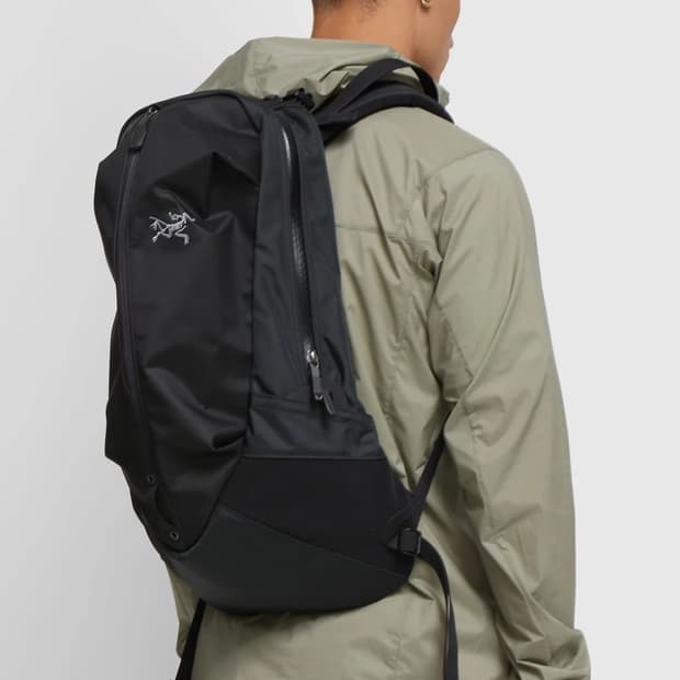 아크테릭스 아로 블랙 카본 카피