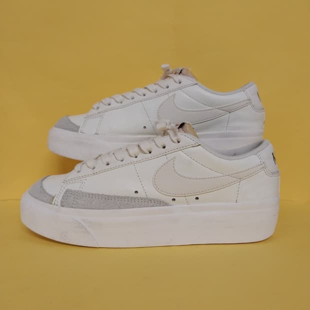 여성 나이키 블레이저 로우 플랫폼 스니커즈, 운동화 (235)