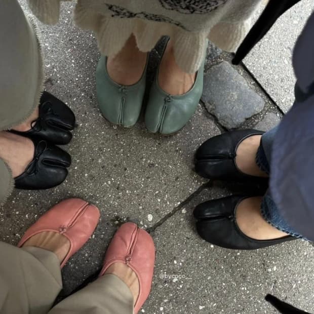 마르지엘라 타비 플랫 38 구해요 블랙