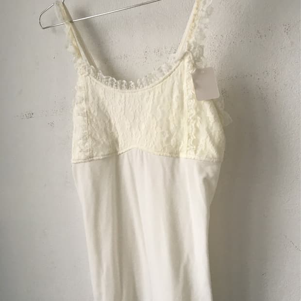 Lace point sleeveless