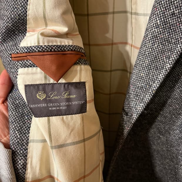 로로피아나 캐시미어 100% 코트 판매 합니다.