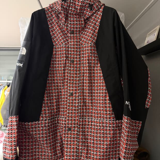 슈프림 노스페이스 스터드 마운틴파카 레드