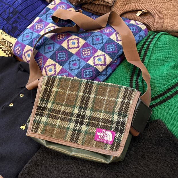 더 노스 페이스 퍼플라벨 울 PVC 크로스백