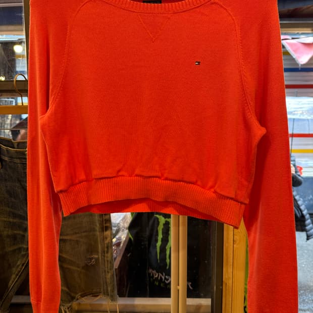 타미힐피거 주황 크롭 라운드 니트