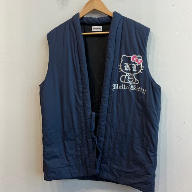 헬로키티 일본 한정 판매 패디드 베스트 조끼
