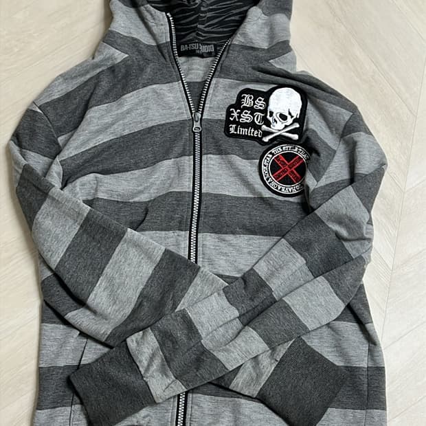 vintage gray skull hoodie