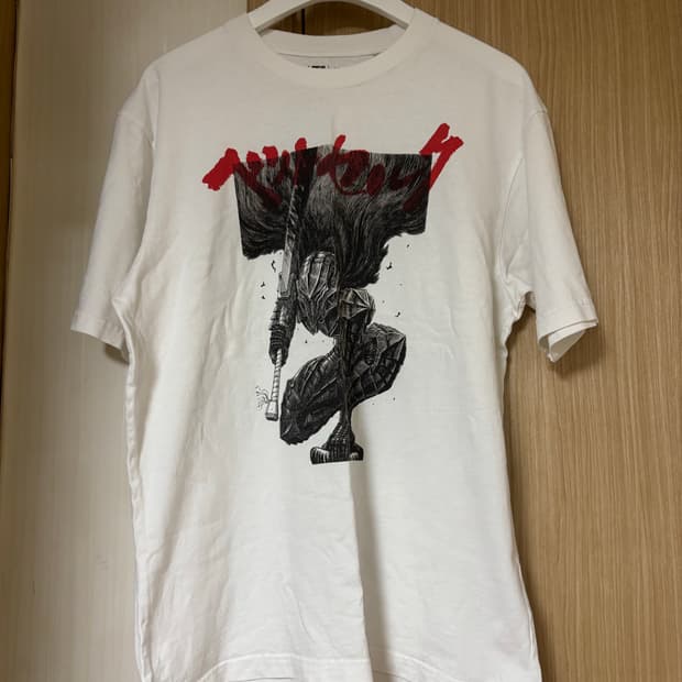 유니클로 베르세르크 UT L