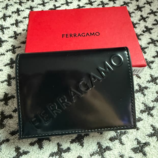 페라가모 블랙 카드지갑☆새제품 풀박스