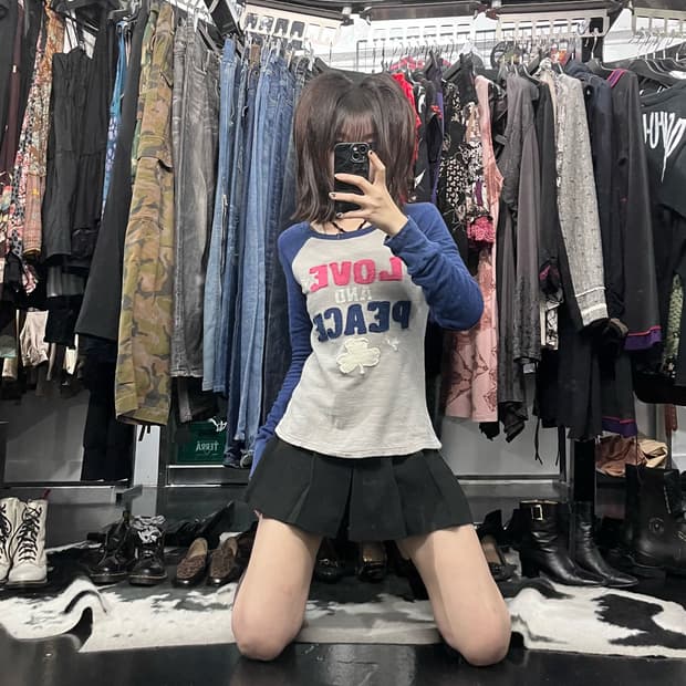 배색 포인트 자수 롱슬리브