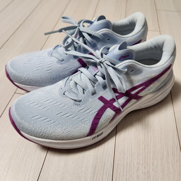 새상품급)아식스 운동화 우먼 다이나블라스트3 러닝화 사이즈250

여성용