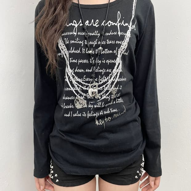 블랙 레터링 프린팅 슬리브