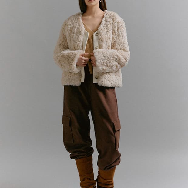 소프트서울 레더 믹스 퍼 자켓 아이보리