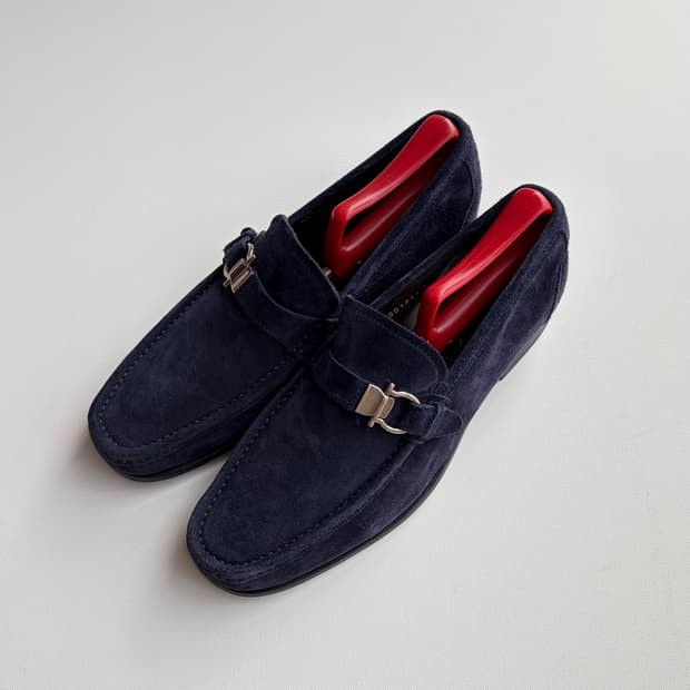 페라가모 간치니 스웨이드 로퍼