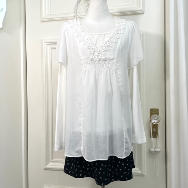 white lace point puff blouse&beads shirr