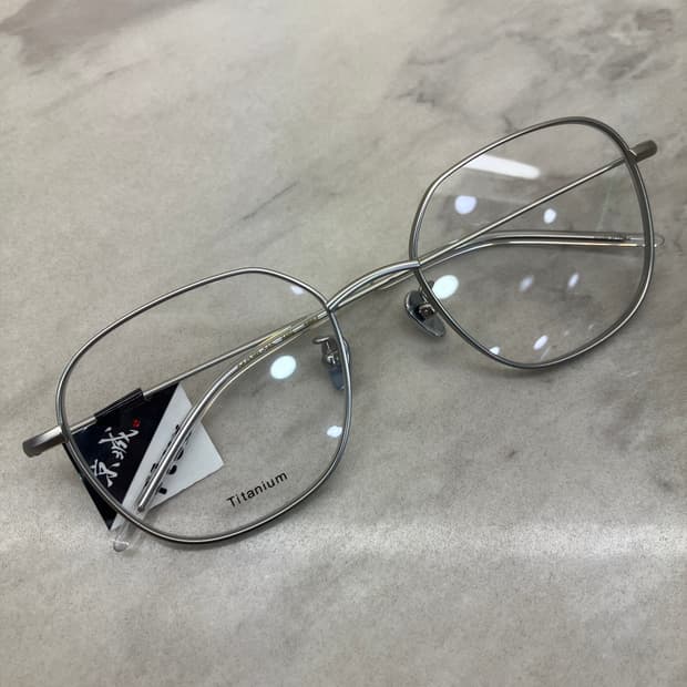 경성 京城 티타늄 올 실버 소프트 스퀘어 메탈테 안경