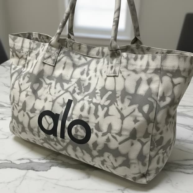 알로요가(alo) 아이코닉 쇼퍼 토트백
