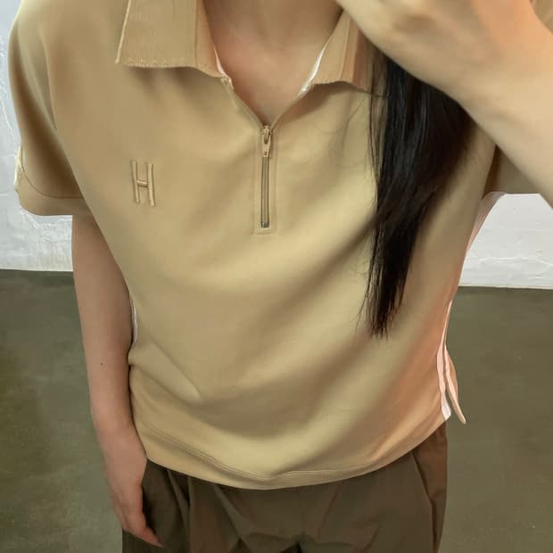 더한섬 시스템 베이지 지퍼 카라 반팔티 90