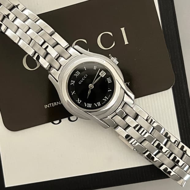 구찌 블랙 다이얼 메탈 시계 / 정품감정 . 케어