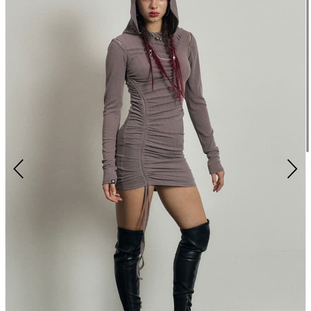 Badee CUTOUT SHIRRING HOODIE DRESS COCOA