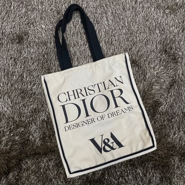디올 dior V&A뮤지엄 에코백