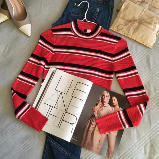 절판된y2k 니트 h&m 긴팔 티셔츠 블루종치에미 착용