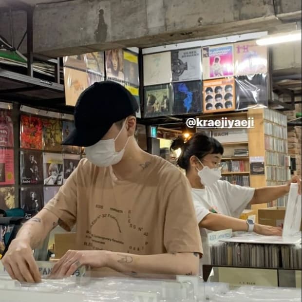 블레스 멀티 컬렉션 티셔츠