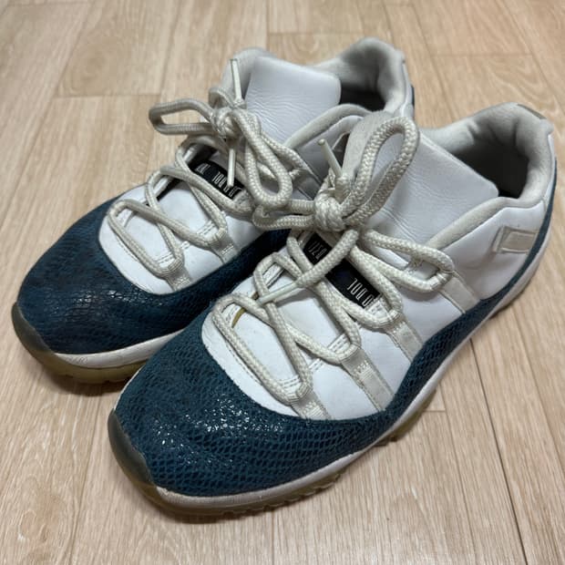 [275]조던11 로우 남뱀피