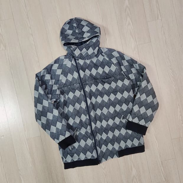 SWIPEONTHEQUIET 기하학 패치 후드 재킷