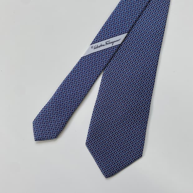 새상품급 신형 페레가모(Ferragamo) 모노그램 정품넥타이8.2cm