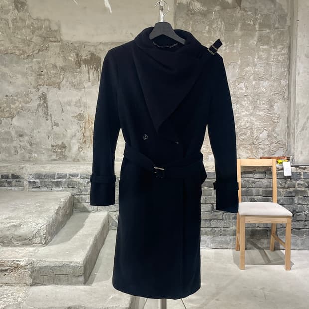 아르마니 꼴레지오니 블랙 드레이프 벨티드 울 코트