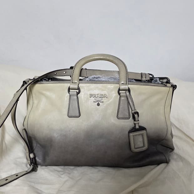 프라다 소프트 가죽 토트백 크로스백 