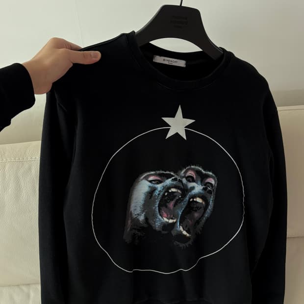 지방시 몽키 맨투맨