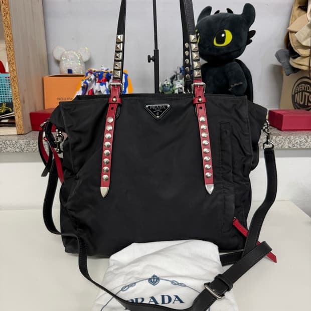 정품) 프라다 테수토 스터드 나일론백 