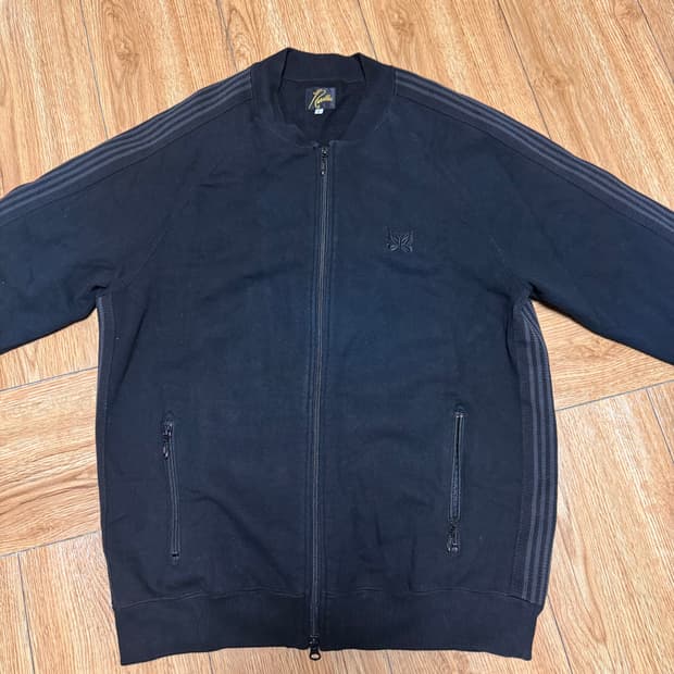 니들스 스튜디오스 트랙 자켓