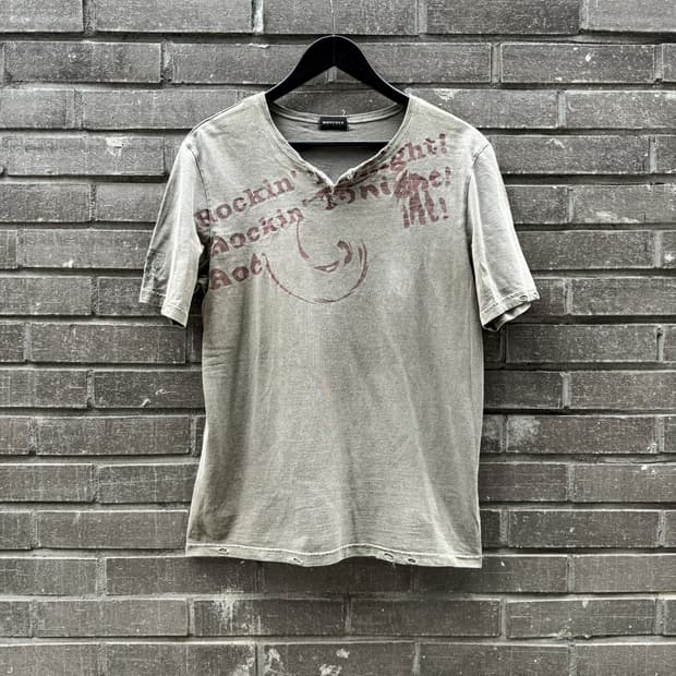 BOYCOTT – Distressed T-shirt 