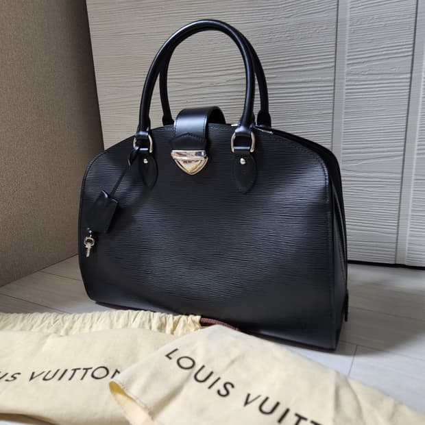 루이비통 M59042 에삐 레더 퐁네프 GM 블랙 토드백