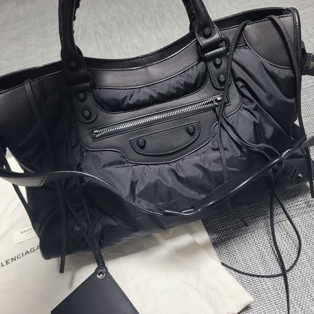 발렌시아가 클래식 모터백 미디움 블랙 토트백 숄더백