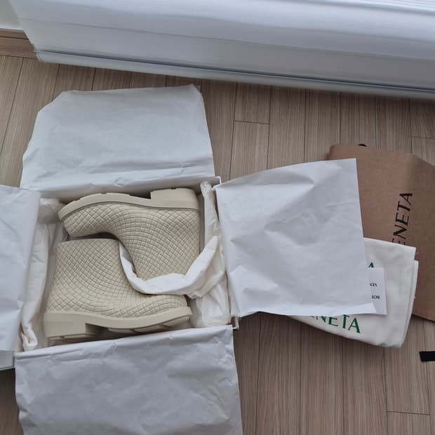 보테가베네타 인트레치아토 파이어맨 퍼들부츠 
씨솔트 색상 42