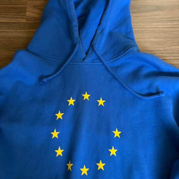 수베니어 오피셜 후드티