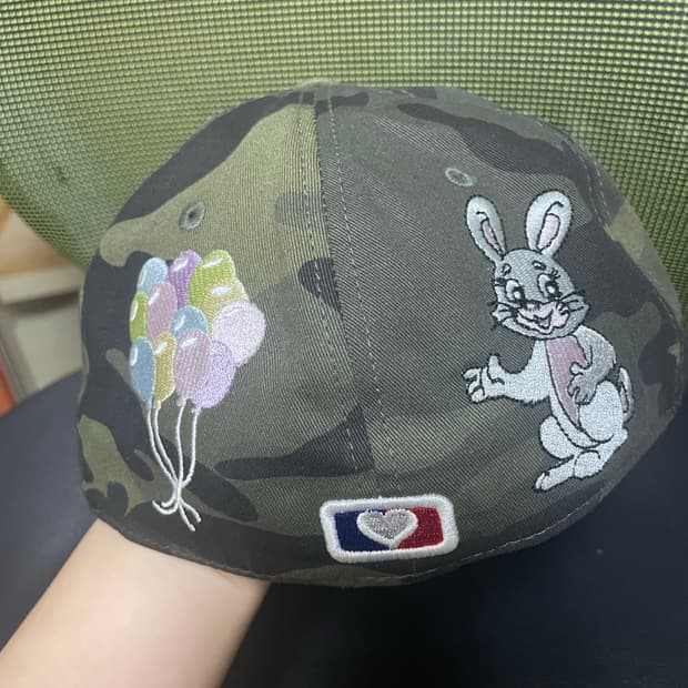 더뮤지엄비지터 모자