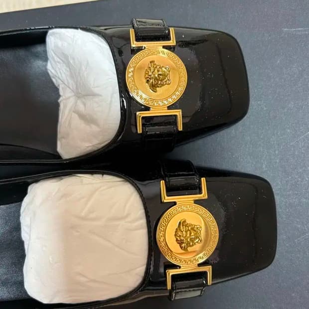 베르사체 메두사 펌프스힐