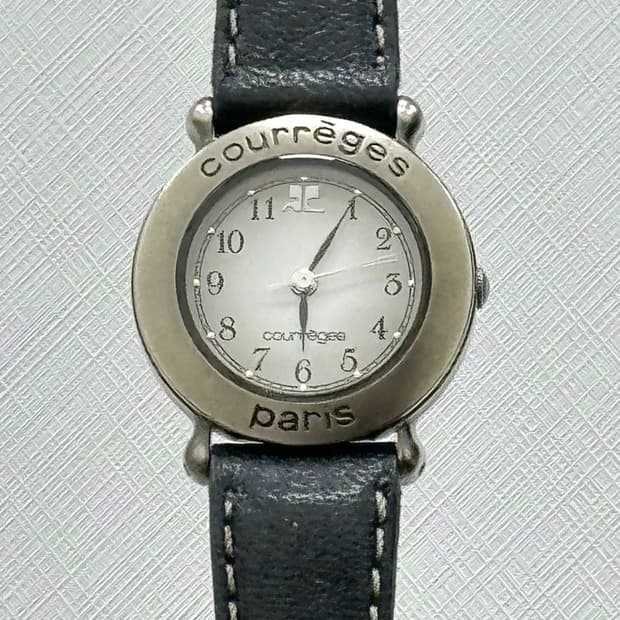 courreges / 꾸레쥬 앤틱 실버 레터링 베젤 시계