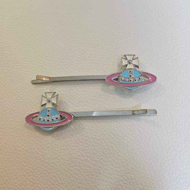 비비안웨스트우드 업사이클링 핑크 헤어핀 세트