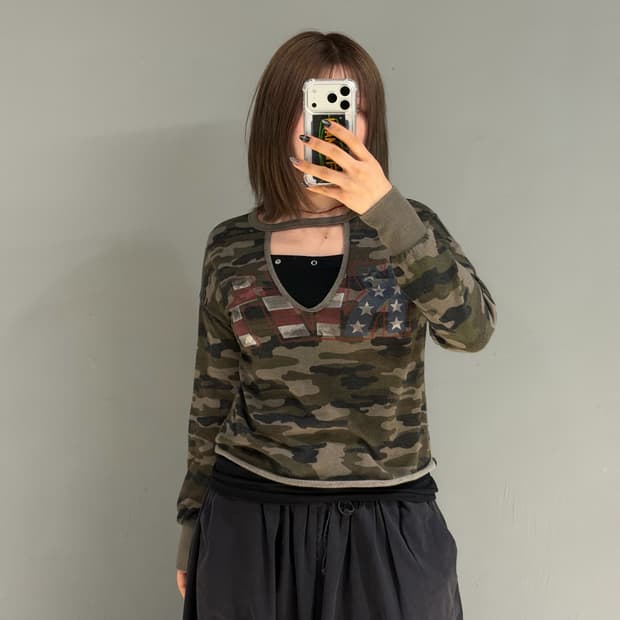 kiss lettering camo pattern sleeve