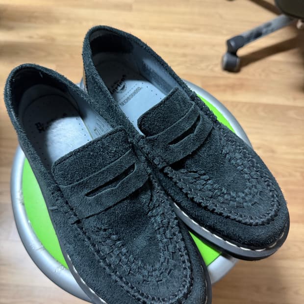 닥터마틴 x 네이버후드 스웨이드 로퍼 블랙