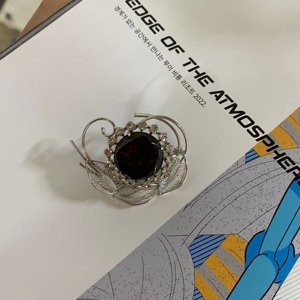 다크레드 필리그리 플라워 빈티지 브로치