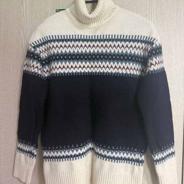 지오송지오 터틀넥 니트 100사이즈