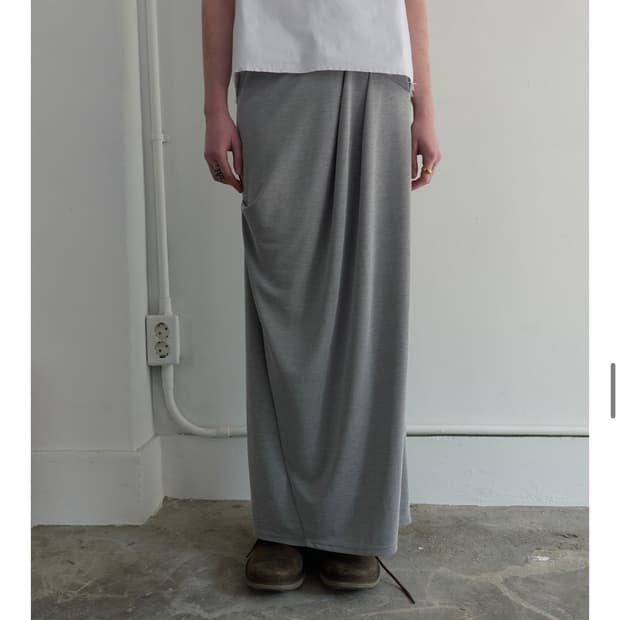 파이카 드레이프 맥시 스커트 그레이 새상품