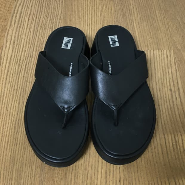 핏플랍 블랙 레더 플랫폼 쪼리 225