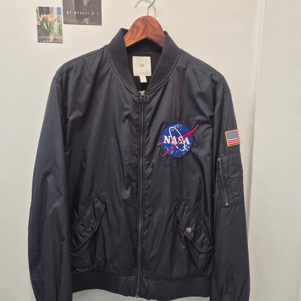 H&M  나사(NASA) 봄버 자켓 검정 L
사이즈 
